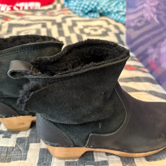 Black Leather Ankle Boots with Wooden Heel - Picture 3 of 4